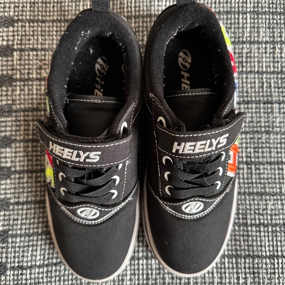 HEELEYS SIZE 2- LIGHTLY USED - Picture 2 of 12